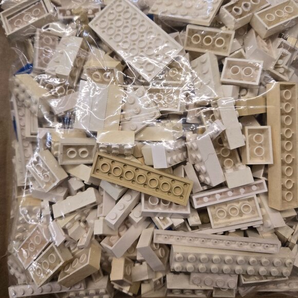 8 pounds Lego lots of vintage 1970's to some modern in locking Case - Picture 9 of 11